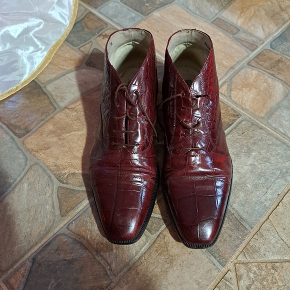 Shoes - Picture 3 of 8